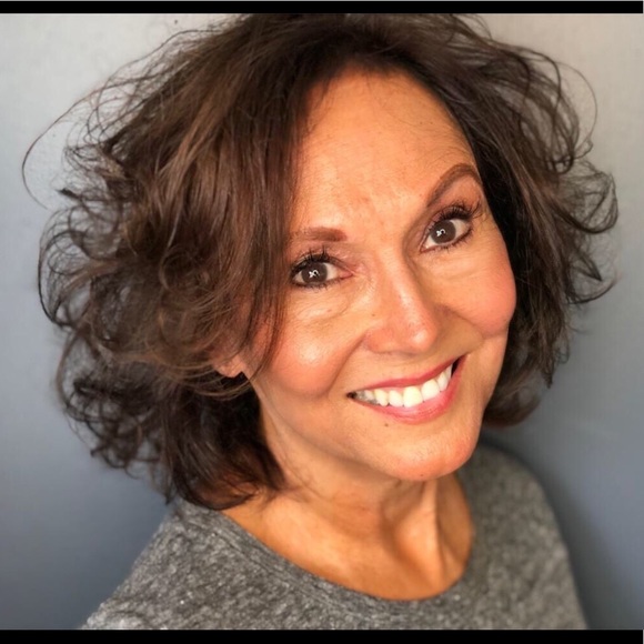Meet your Posher, Linda - Picture 1 of 1